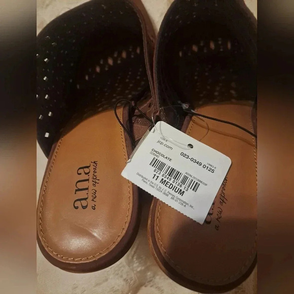 A.N.A. Hiro Pointed Toe Block Heel Pumps - Picture 5 of 5